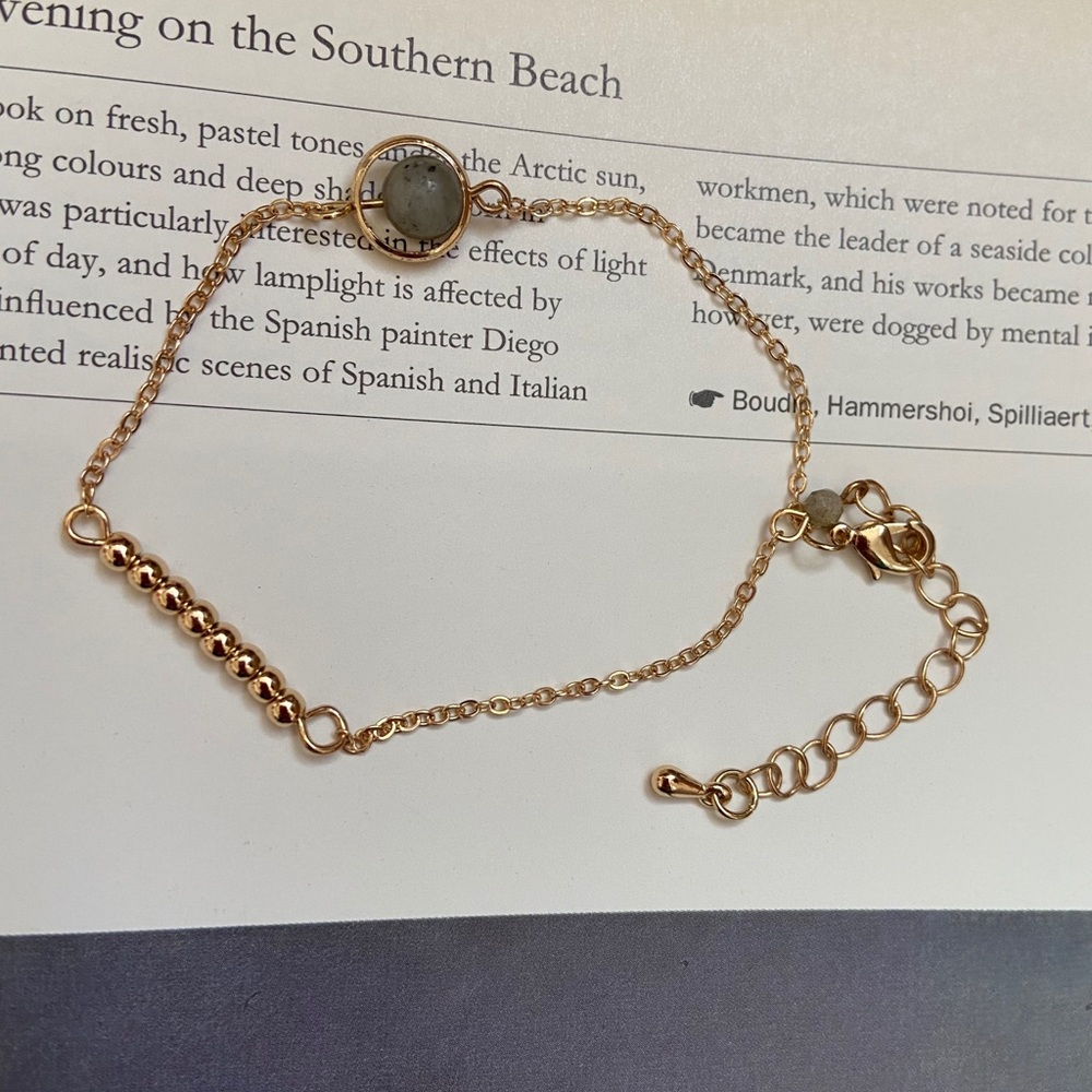 💕LAST ONE Strawberry Stone Bracelet - Picture 5 of 7